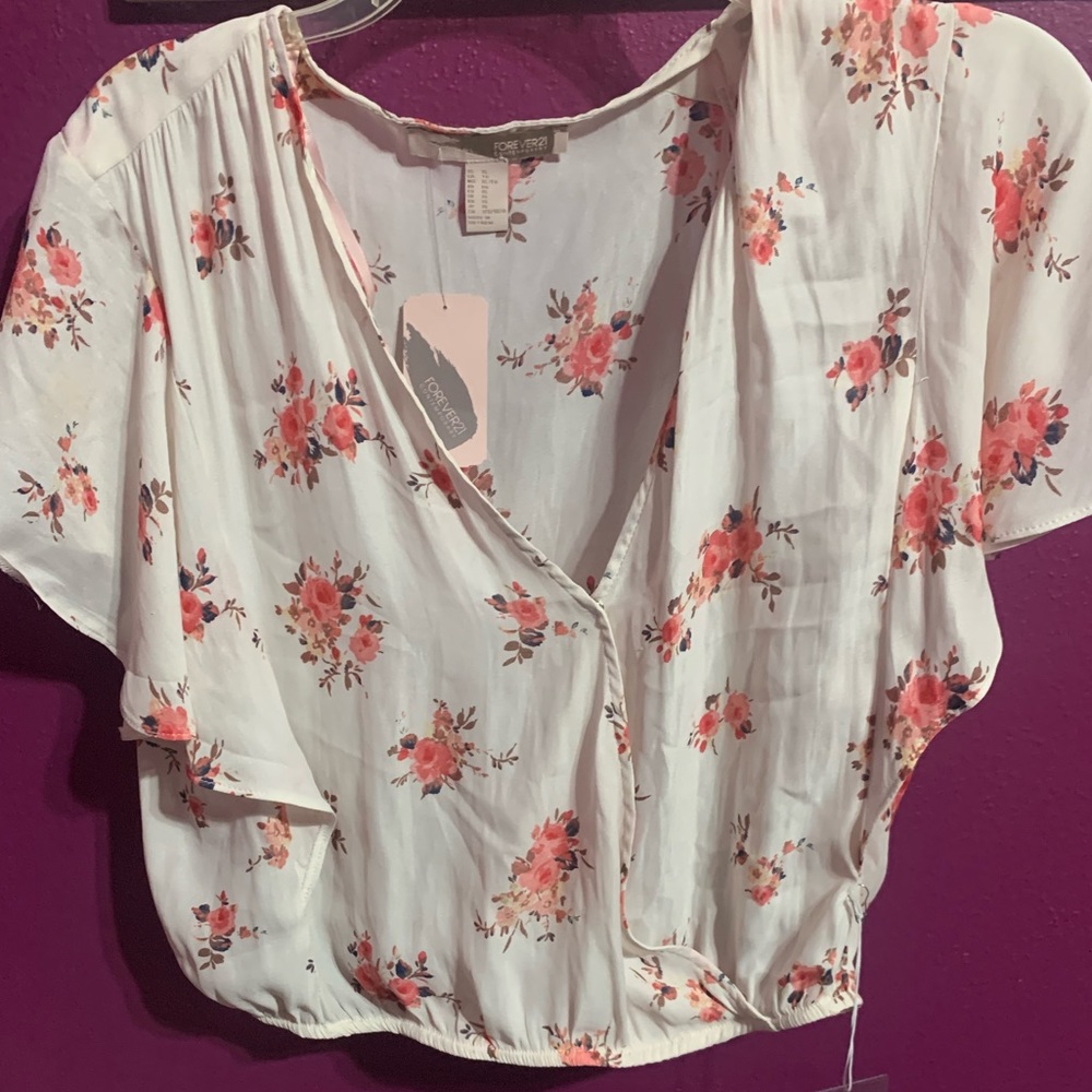 NWT Floral crop top
